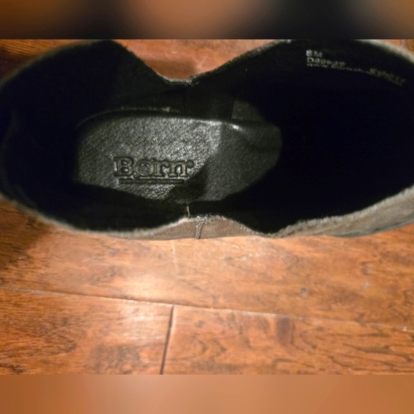 Born Kerri Gray Suede Distressed Western-Inspired Slip-On Ankle Booties 8M - Picture 4 of 5